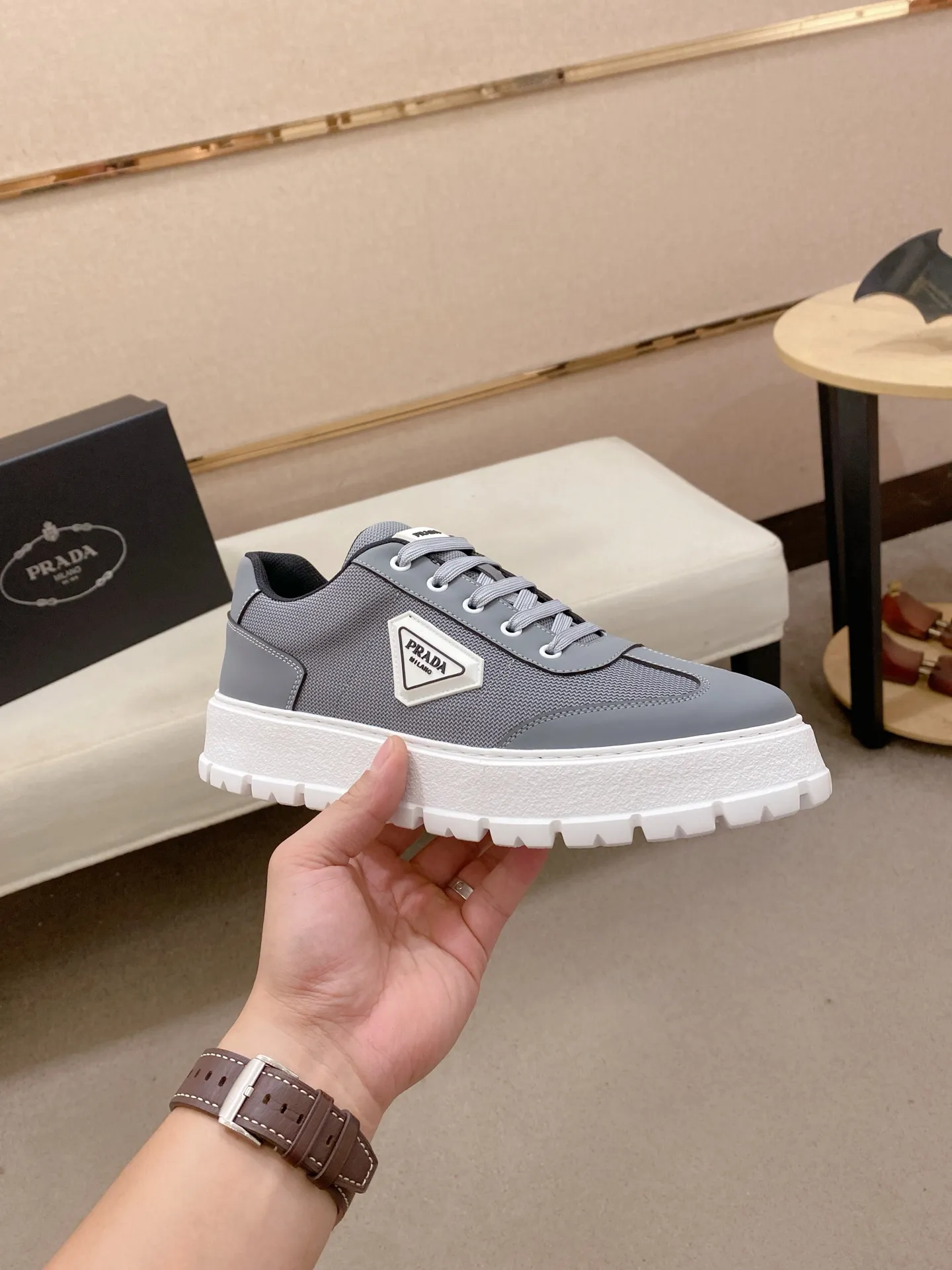 Men's men's shoes💰: 440💰[Prada～Prada] Trendy new styles are on the market. Same style as the official website. Counter quality. Original version. [Strong] [Strong] Imported selected first-layer cowhide. Comfortable and breathable sheepskin lining, fine workmanship, upper layer made of 100% pure cowhide, original last shape, comfortable on the feet, shoe sizes 38 to 44